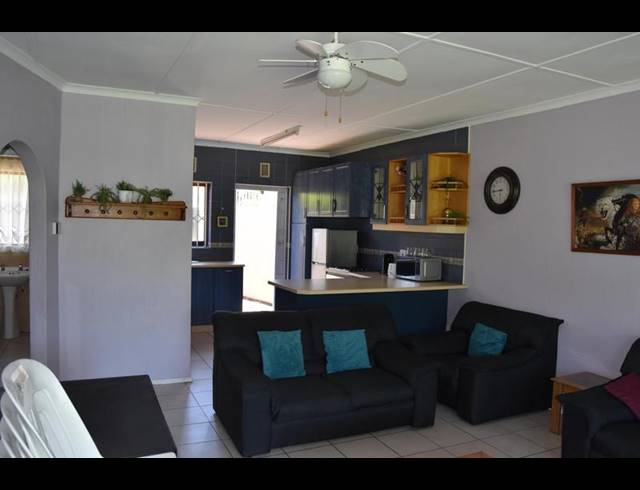 2 BEDROOM TOWNHOUSE FOR SALE IN SCOTTBURGH SOUTH